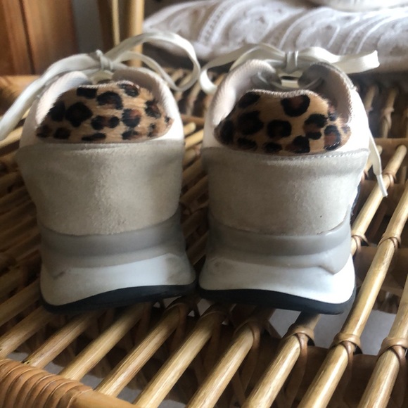 Dolce Vita EUC sneakers stylish animal print trim on heel upper - Picture 7 of 9